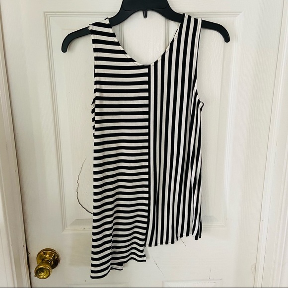 VINCE CAMUTO black & white striped asymmetrical sleeveless stretch shirt size XS - Picture 3 of 9